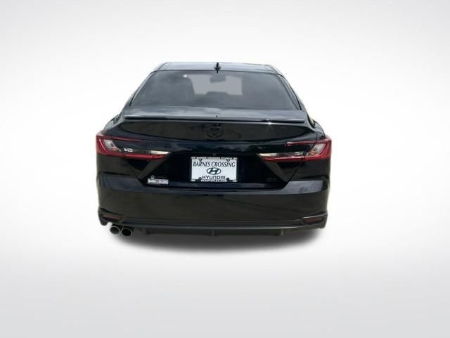 Used 2025 Toyota Camry SE FWD image 4