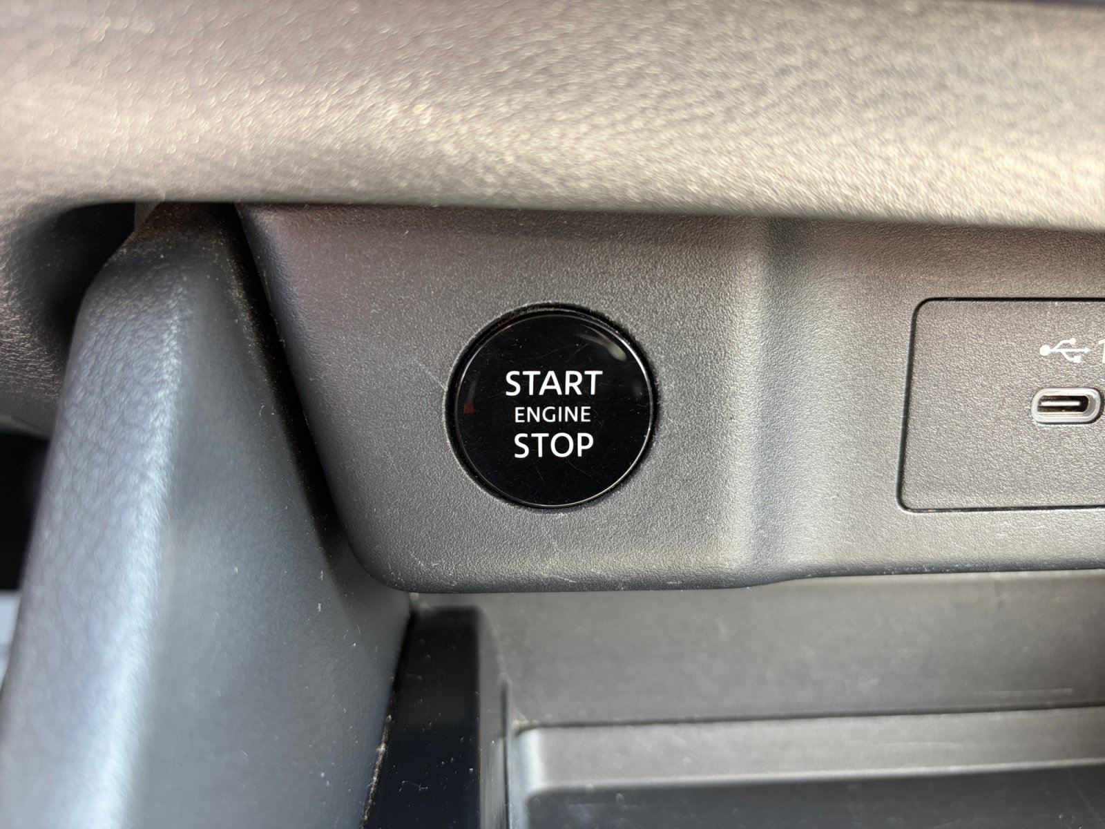 Used 2024 Nissan Rogue SV AWD/4WD image 30