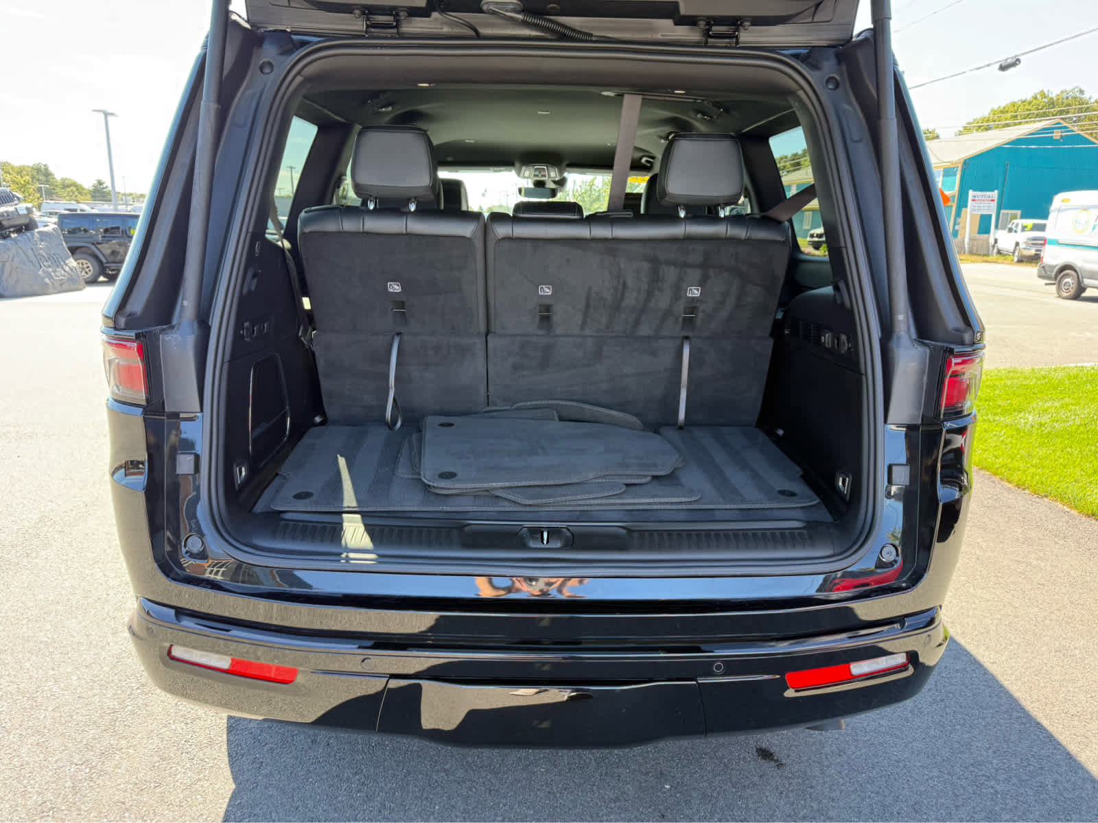 Used 2025 Jeep Wagoneer Series II image 9