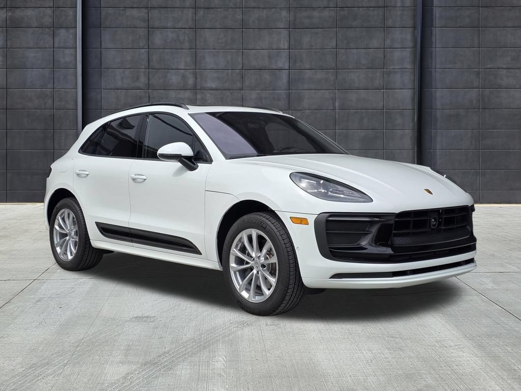 Certified 2025 Porsche Macan AWD/4WD image 6