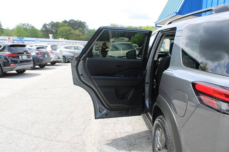 Used 2023 Nissan Pathfinder SV FWD image 16