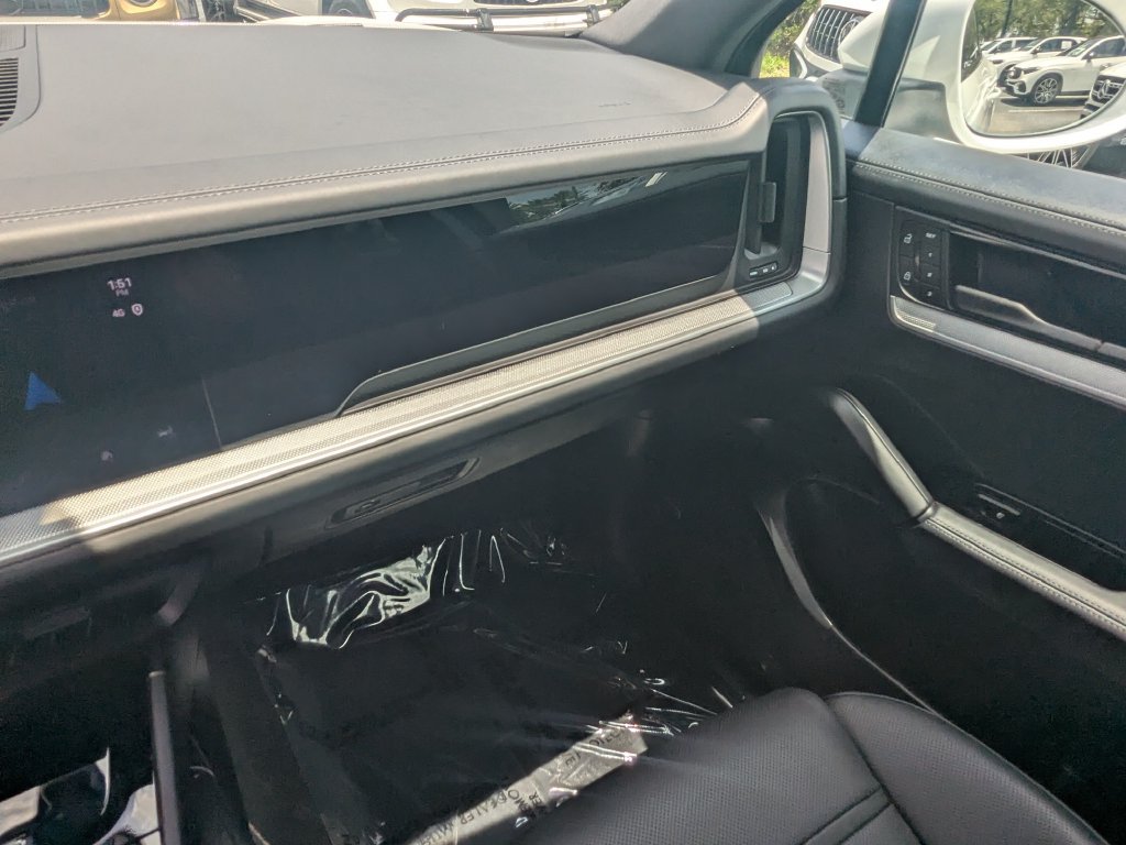 Used 2026 Porsche Cayenne AWD/4WD image 4