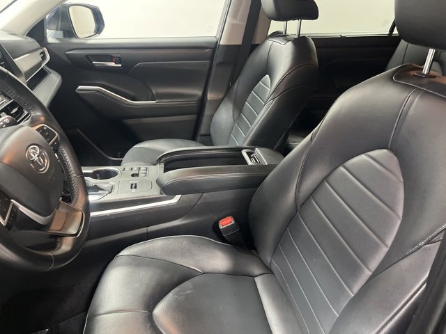 Used 2023 Toyota Highlander XLE image 8
