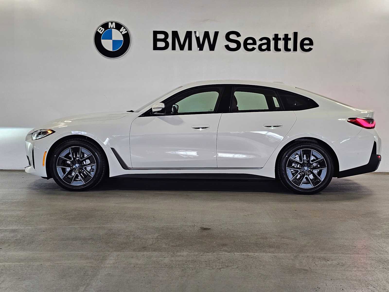 Used 2023 BMW i4 eDrive35 w/ Premium Package image 3