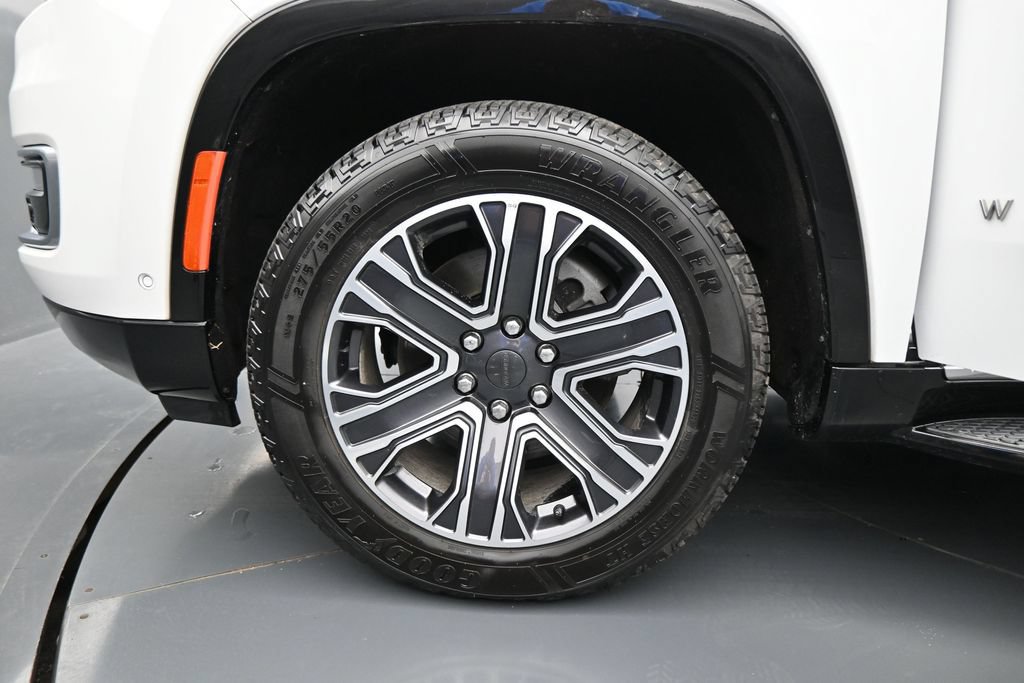 Used 2024 Jeep Wagoneer Series II AWD/4WD image 29
