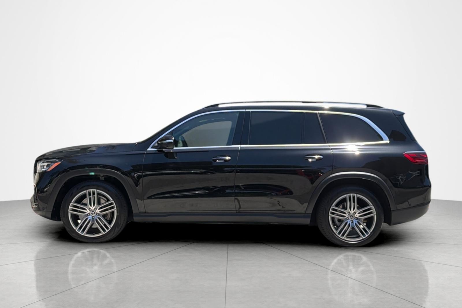 Used 2026 Mercedes-Benz GLS 450 4MATIC image 2