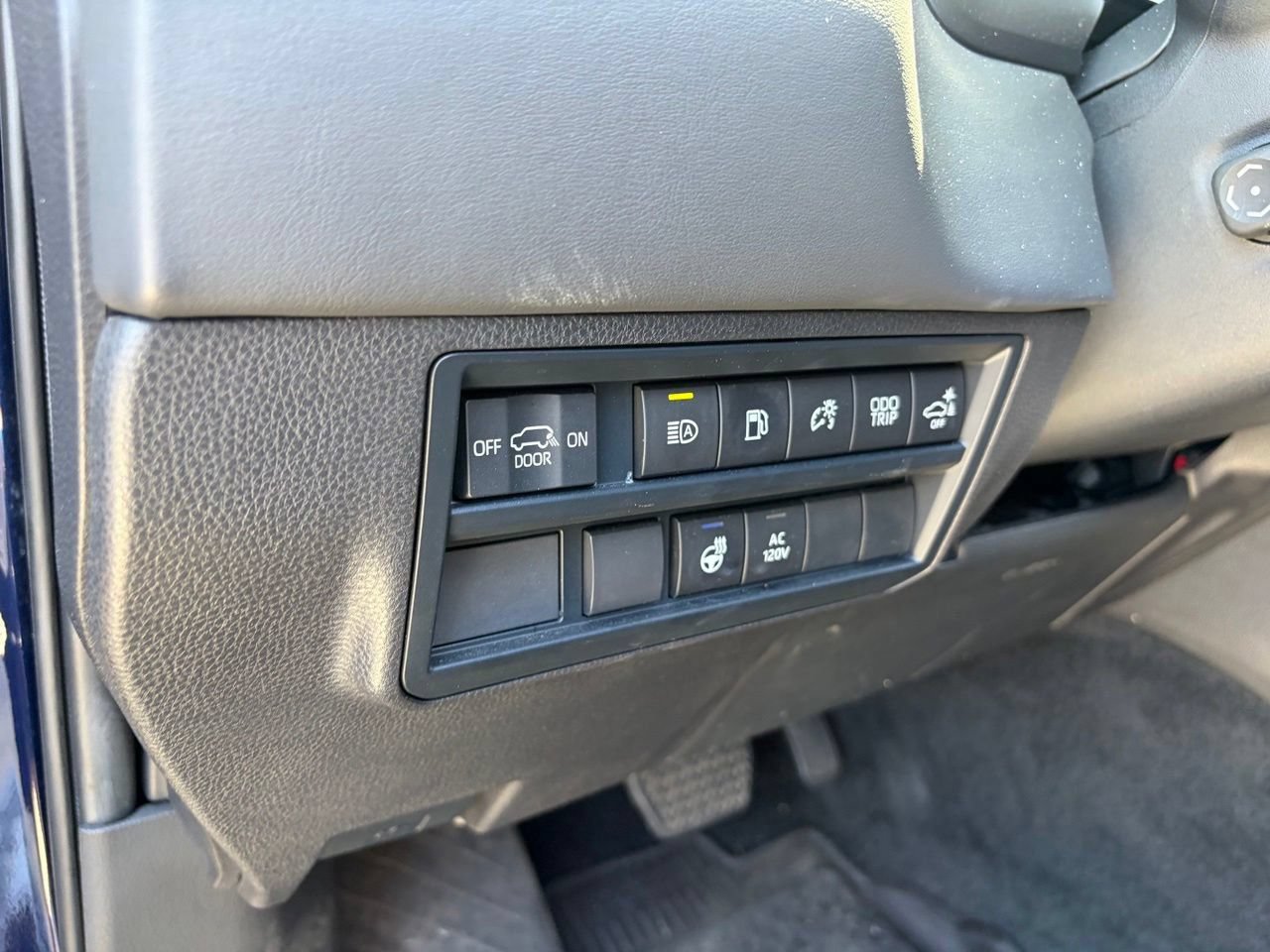 Used 2024 Toyota Sequoia Platinum AWD/4WD image 6