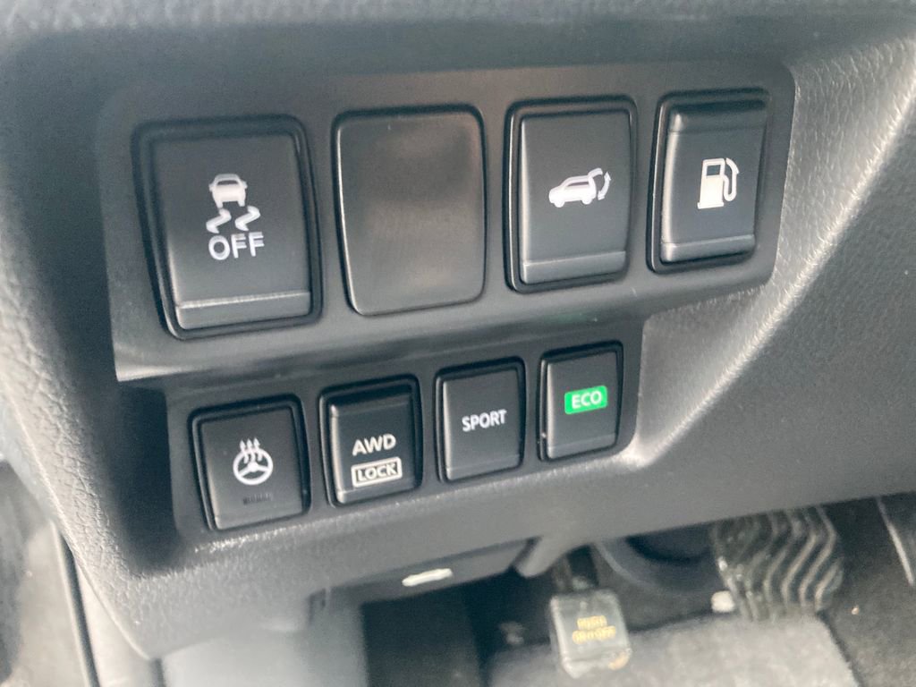 Used 2018 Nissan Rogue SV w/ Premium Package image 42