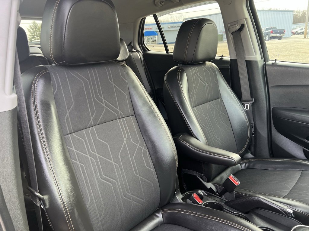 Used 2020 Chevrolet Trax LT w/ LT Convenience Package image 10