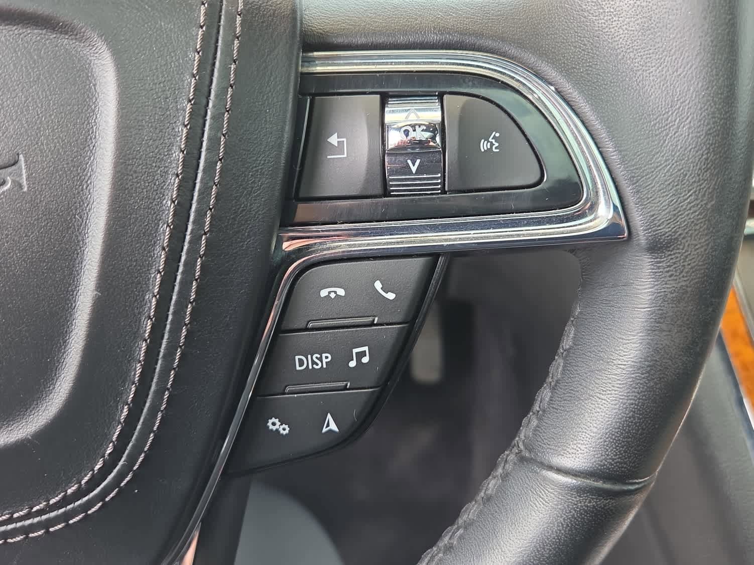 Used 2017 Lincoln Continental Select FWD image 23