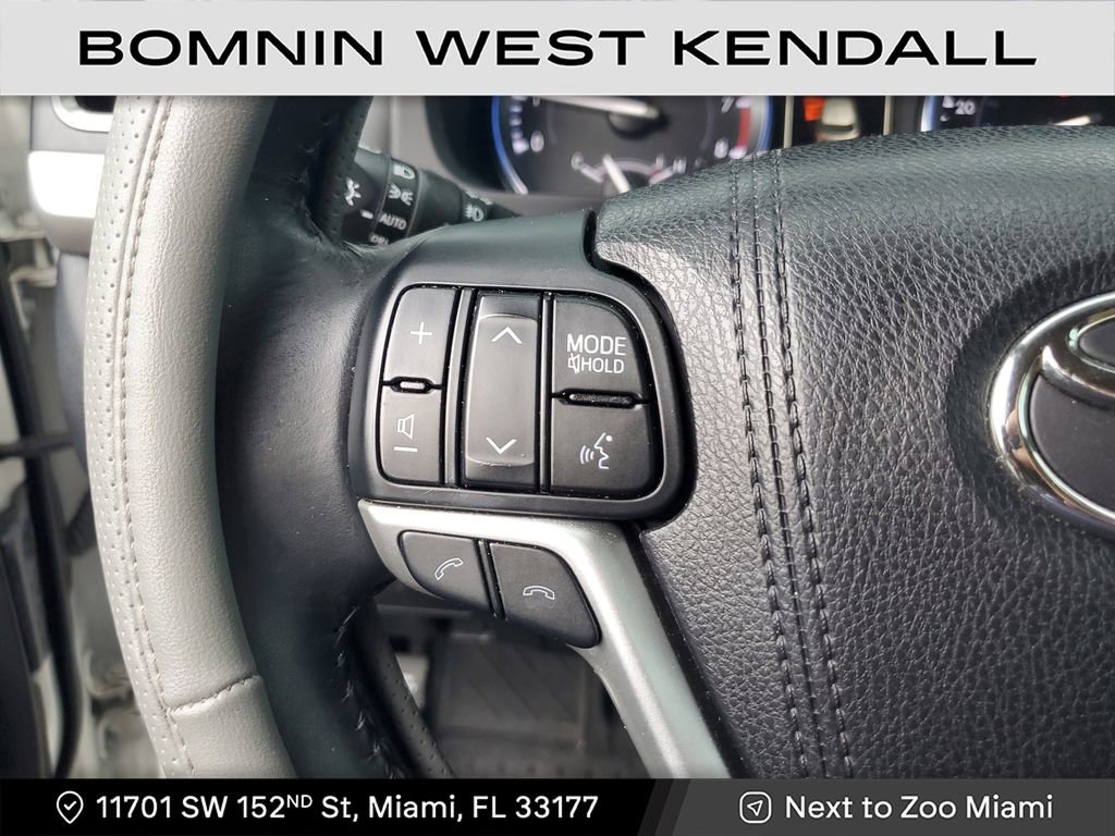 Used 2017 Toyota Highlander Limited image 30