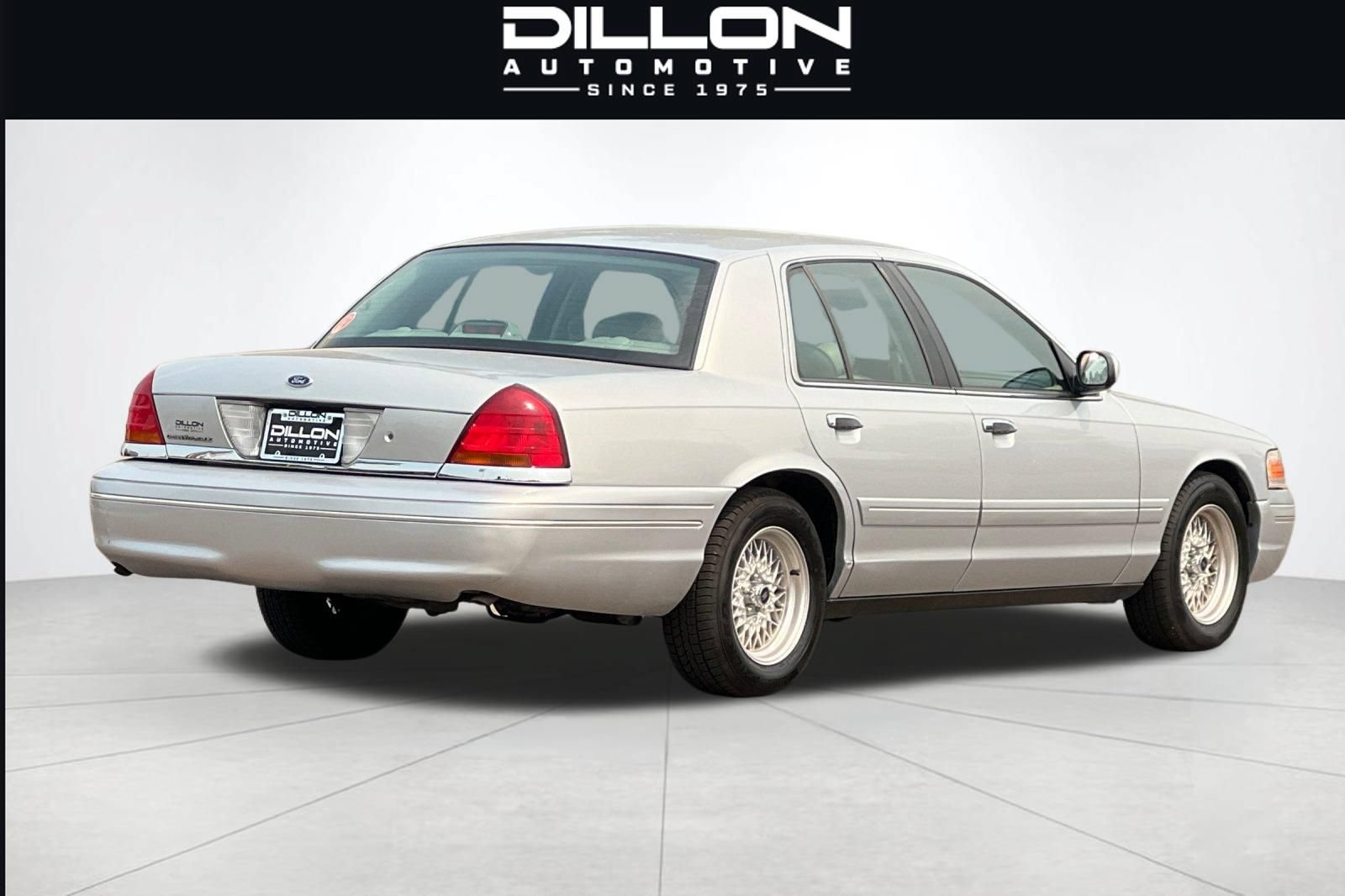 Used 2002 Ford Crown Victoria LX RWD image 4