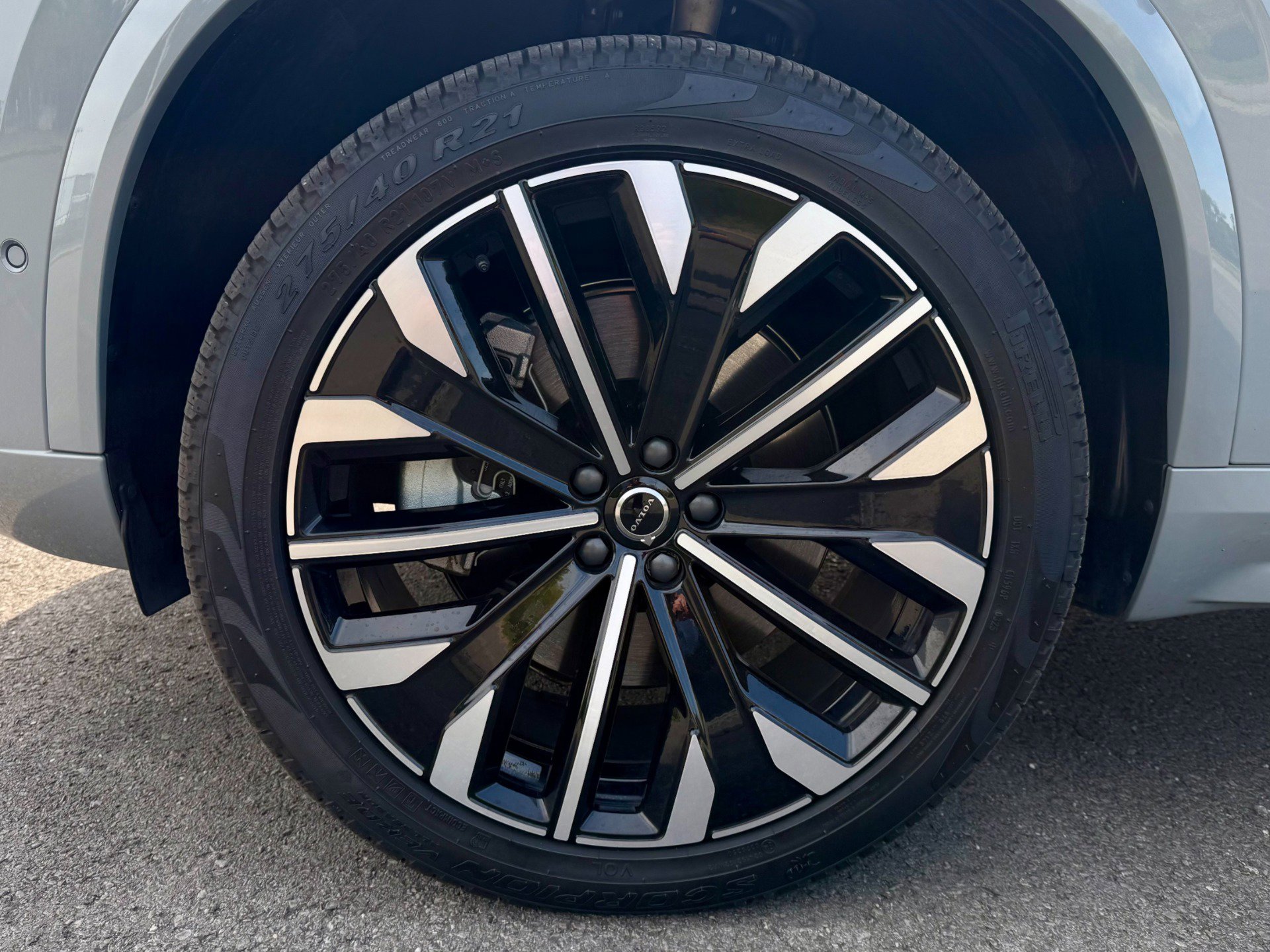 Used 2025 Volvo XC90 T8 Plus w/ Protection Package Premier AWD/4WD image 12