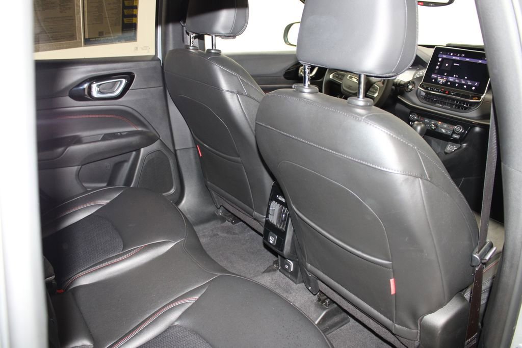 Used 2025 Jeep Compass Trailhawk image 32