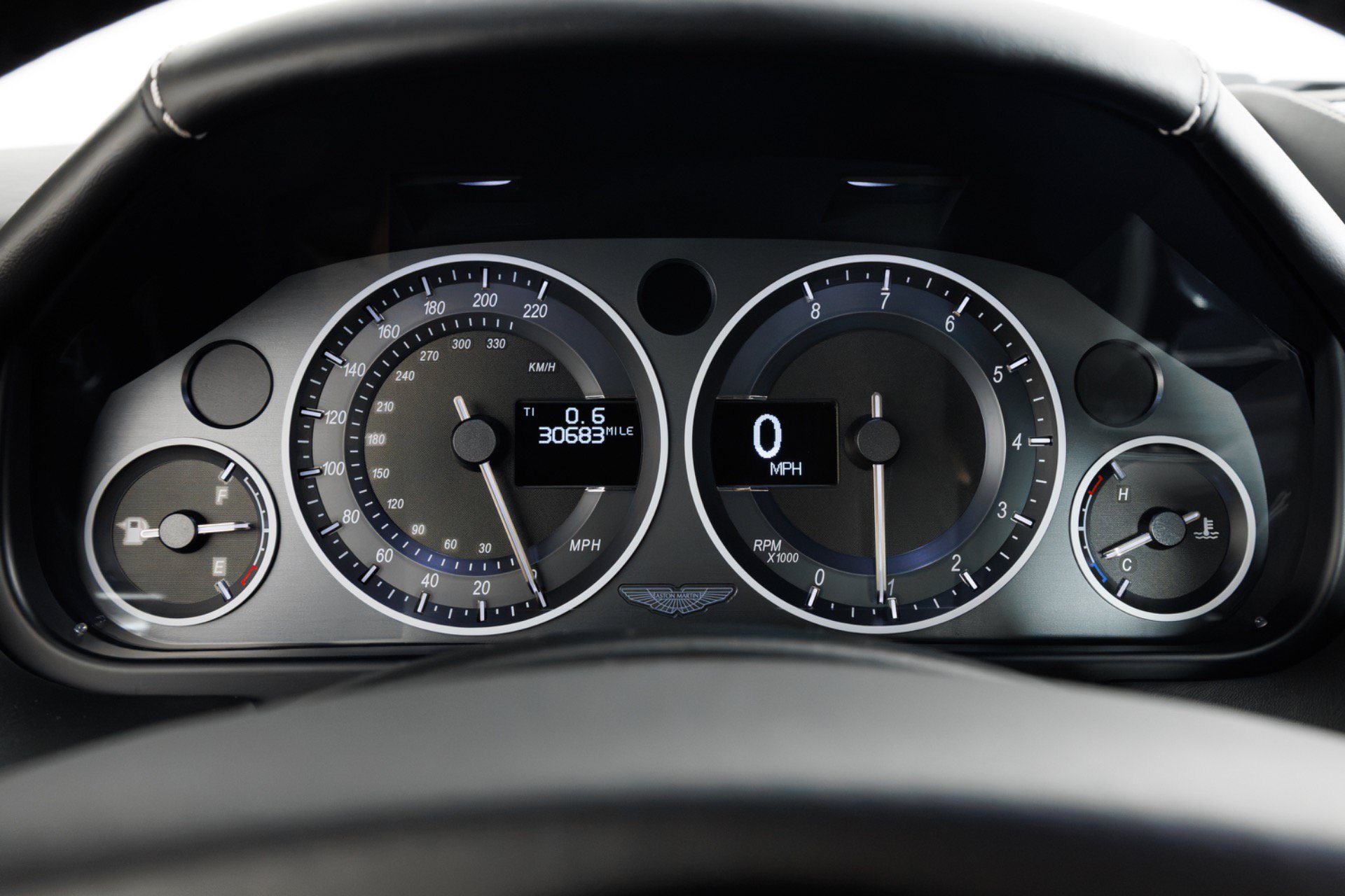 Used 2009 Aston Martin DBS Coupe RWD image 19