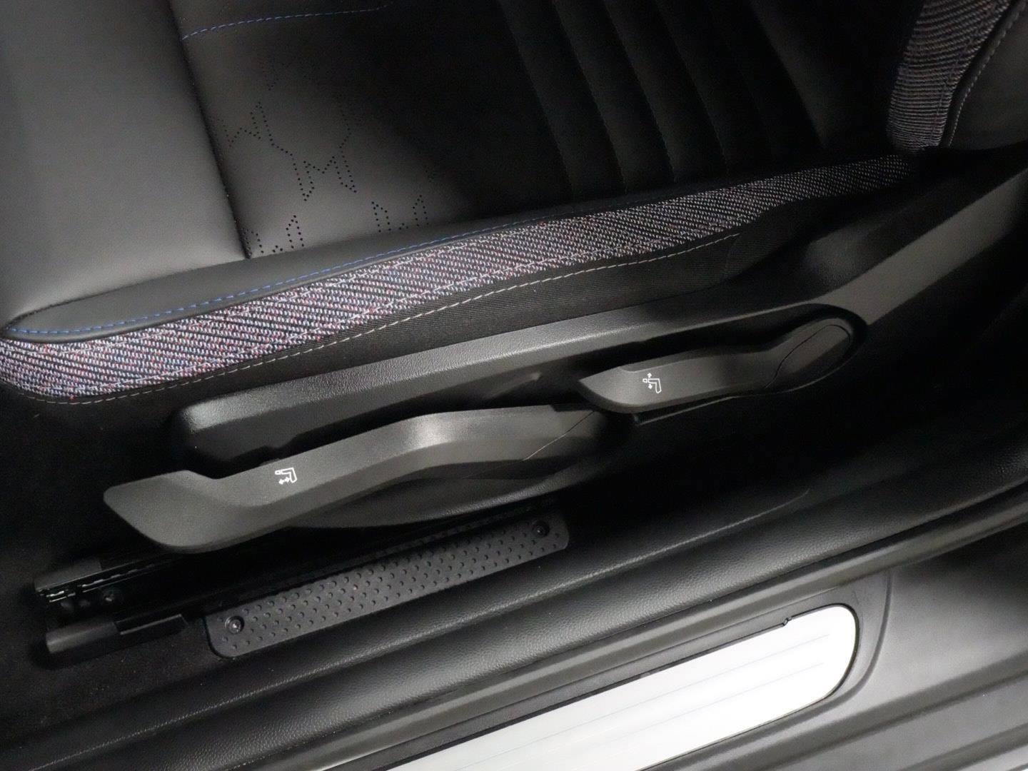 Certified 2025 MINI Cooper S image 30