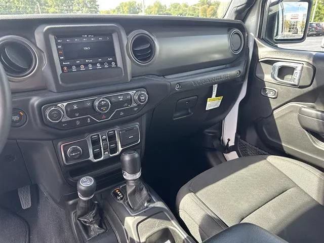 Used 2023 Jeep Wrangler Unlimited Sport AWD/4WD image 12