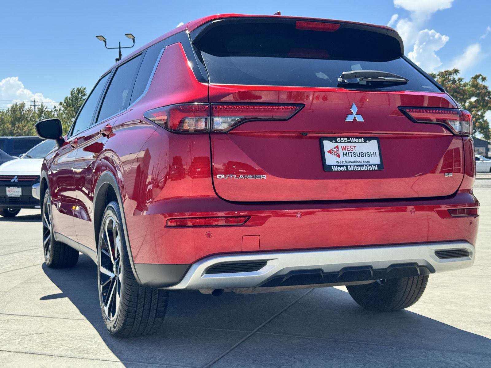 Used 2024 Mitsubishi Outlander SE image 12