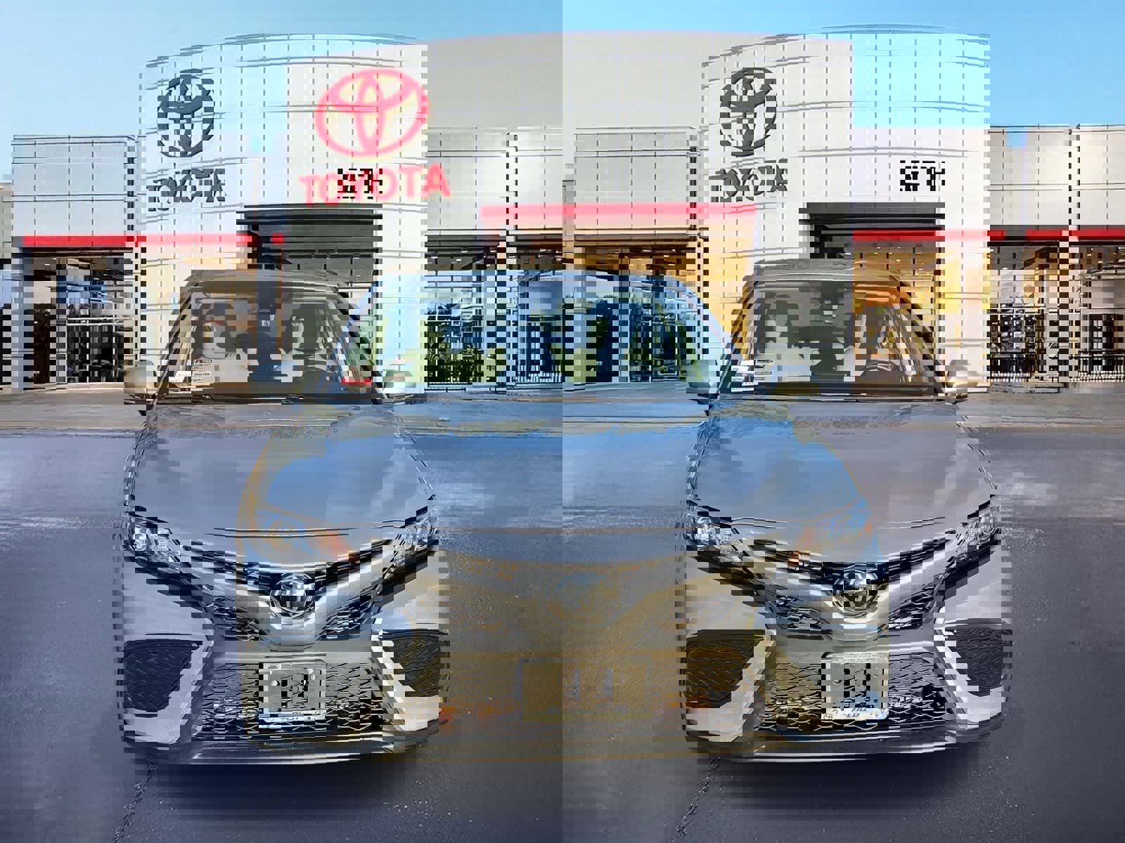 Used 2024 Toyota Camry SE image 2