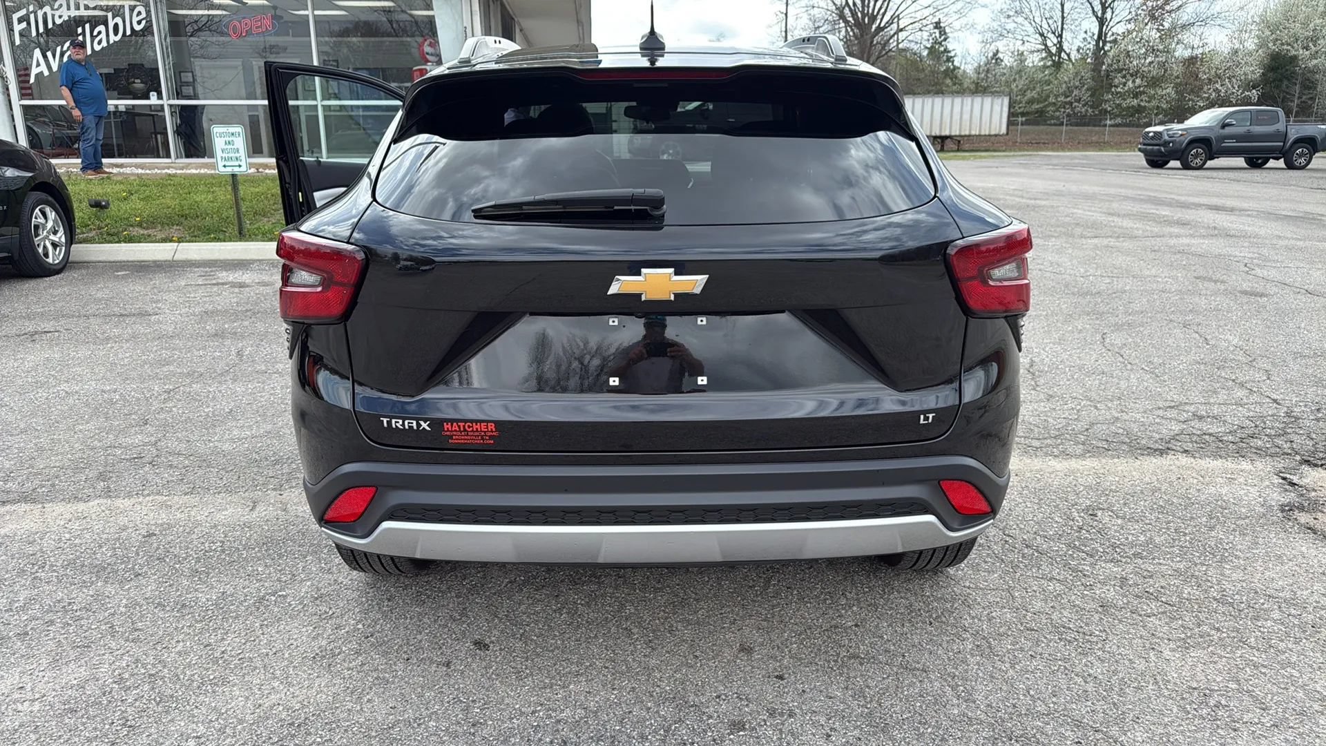 Used 2025 Chevrolet Trax LT FWD image 4