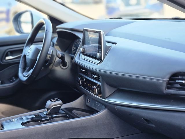 Used 2025 Nissan Rogue SV FWD image 13