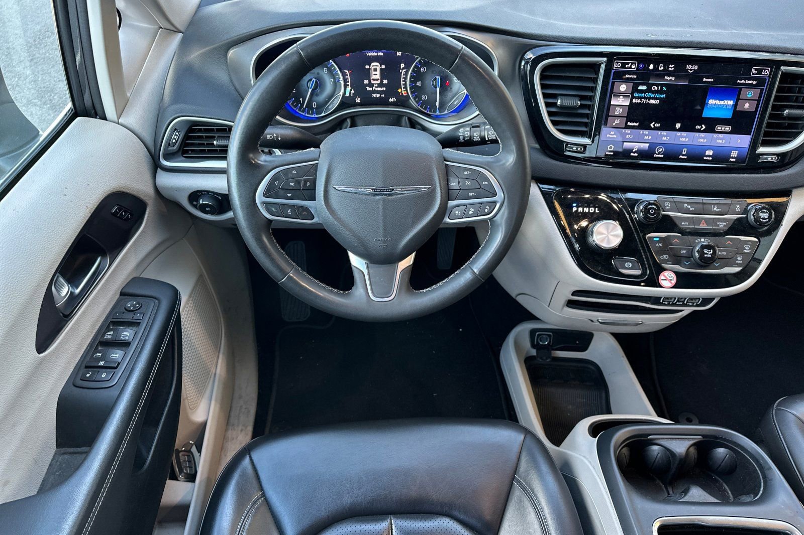 Used 2023 Chrysler Pacifica Touring-L image 16