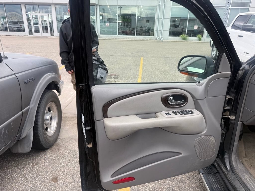 Used 2005 Buick Rainier CXL AWD/4WD image 7