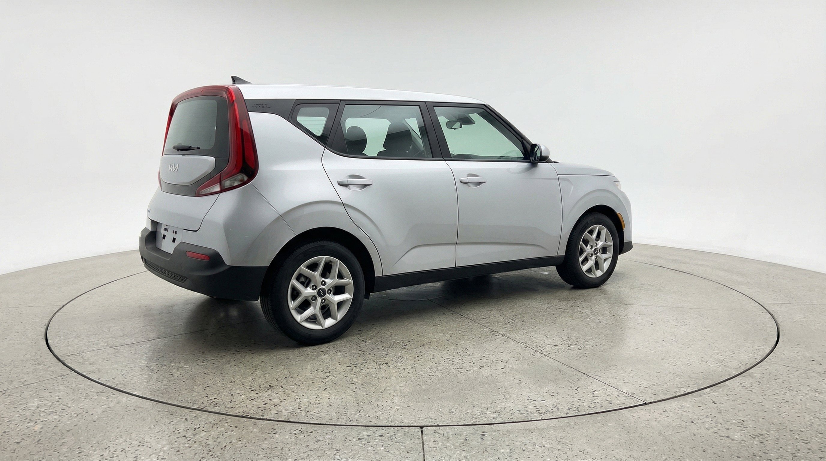 Used 2025 Kia Soul LX w/ LX Technology Package FWD image 9