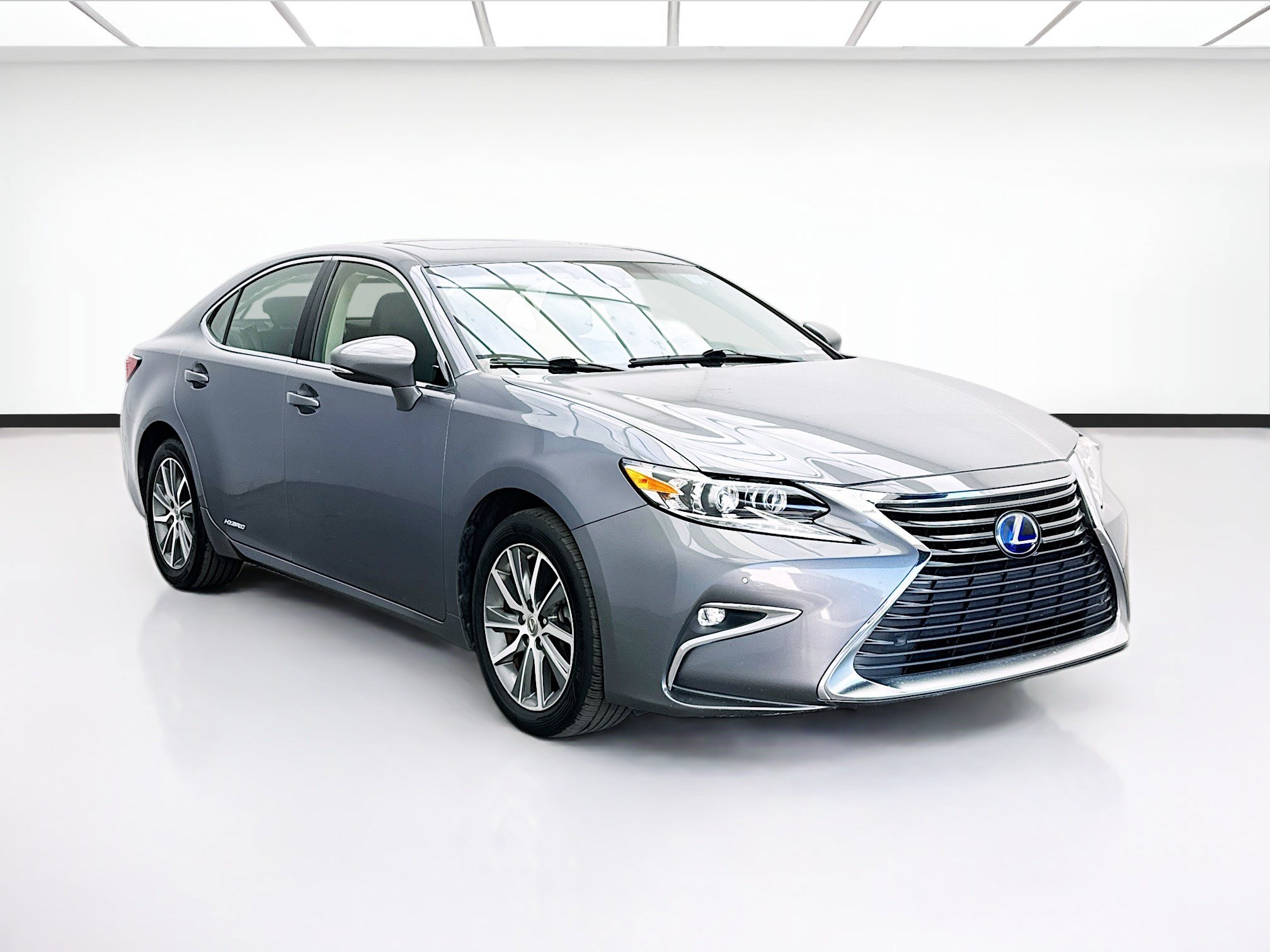 Used 2017 Lexus ES 300h w/ Luxury Package FWD image 3