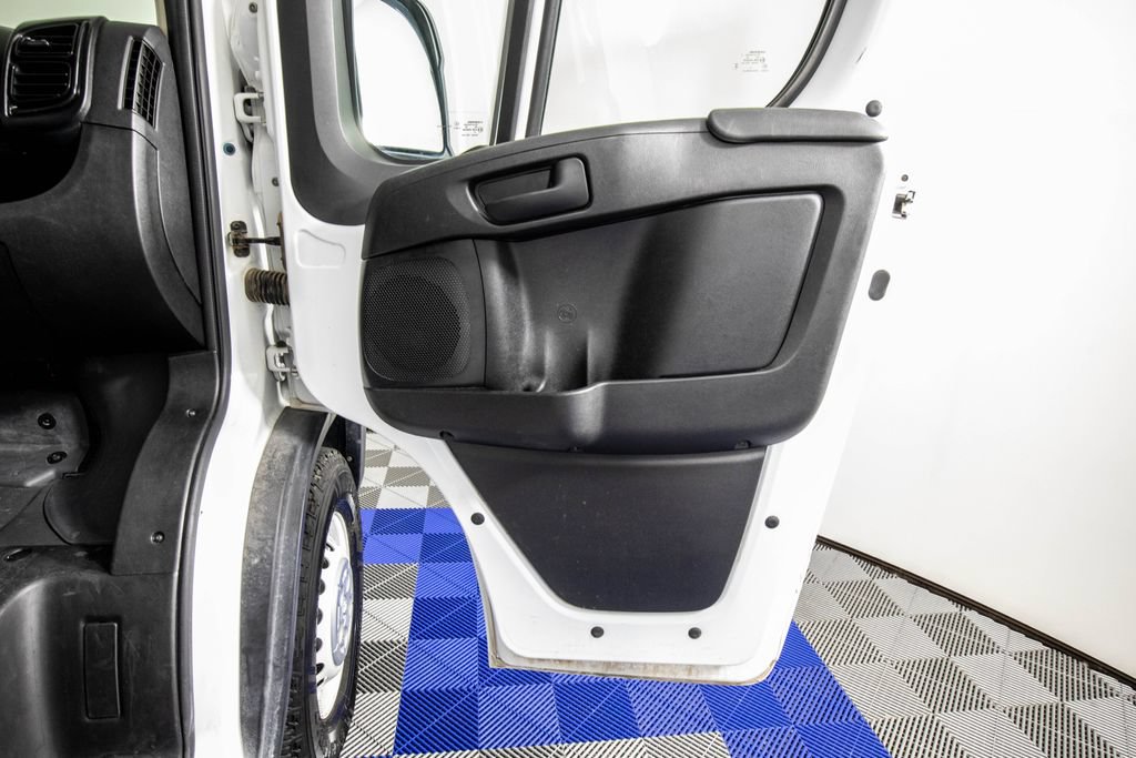 Used 2025 RAM ProMaster 2500 w/ Convenience Group FWD image 9