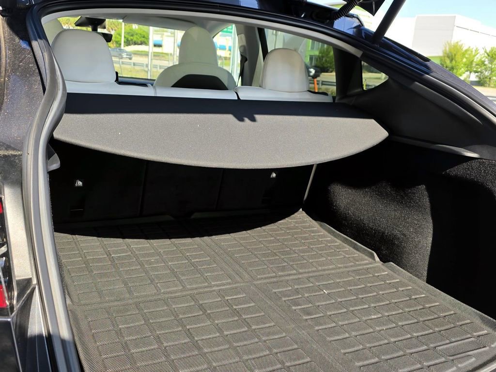 Used 2023 Tesla Model Y Long Range image 31