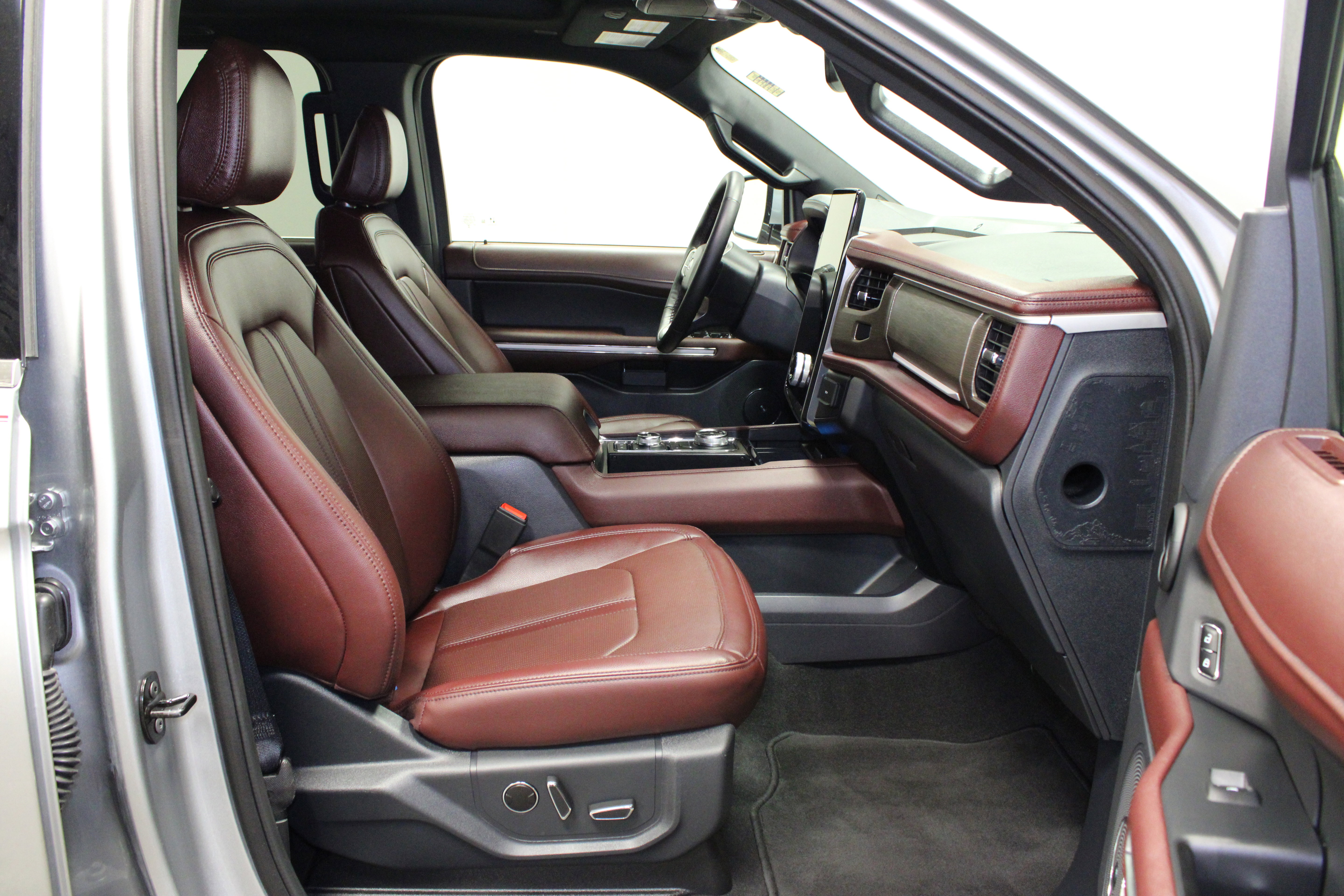 Used 2024 Ford Expedition Limited AWD/4WD image 14