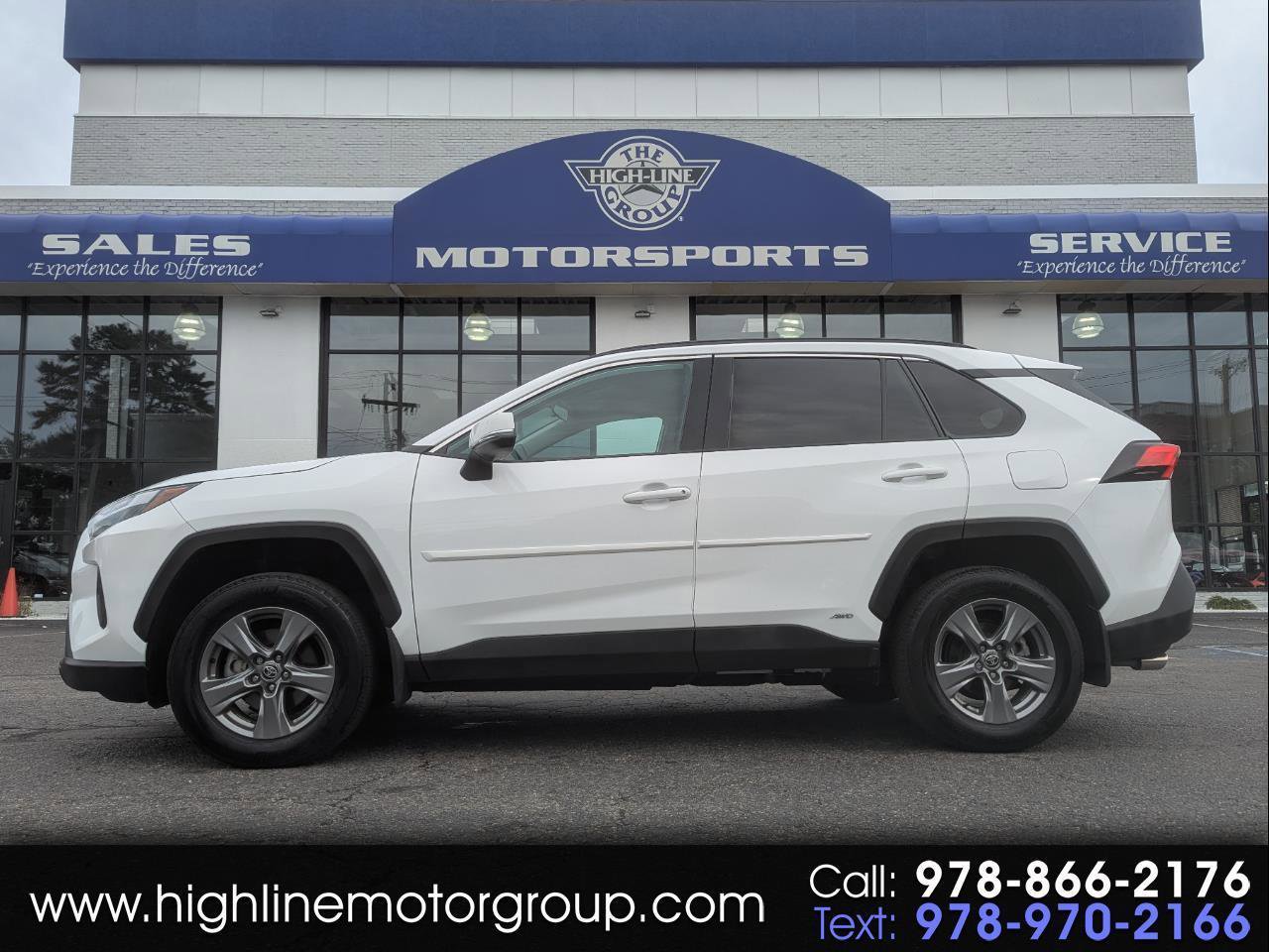 Used 2024 Toyota RAV4 XLE AWD/4WD image 1