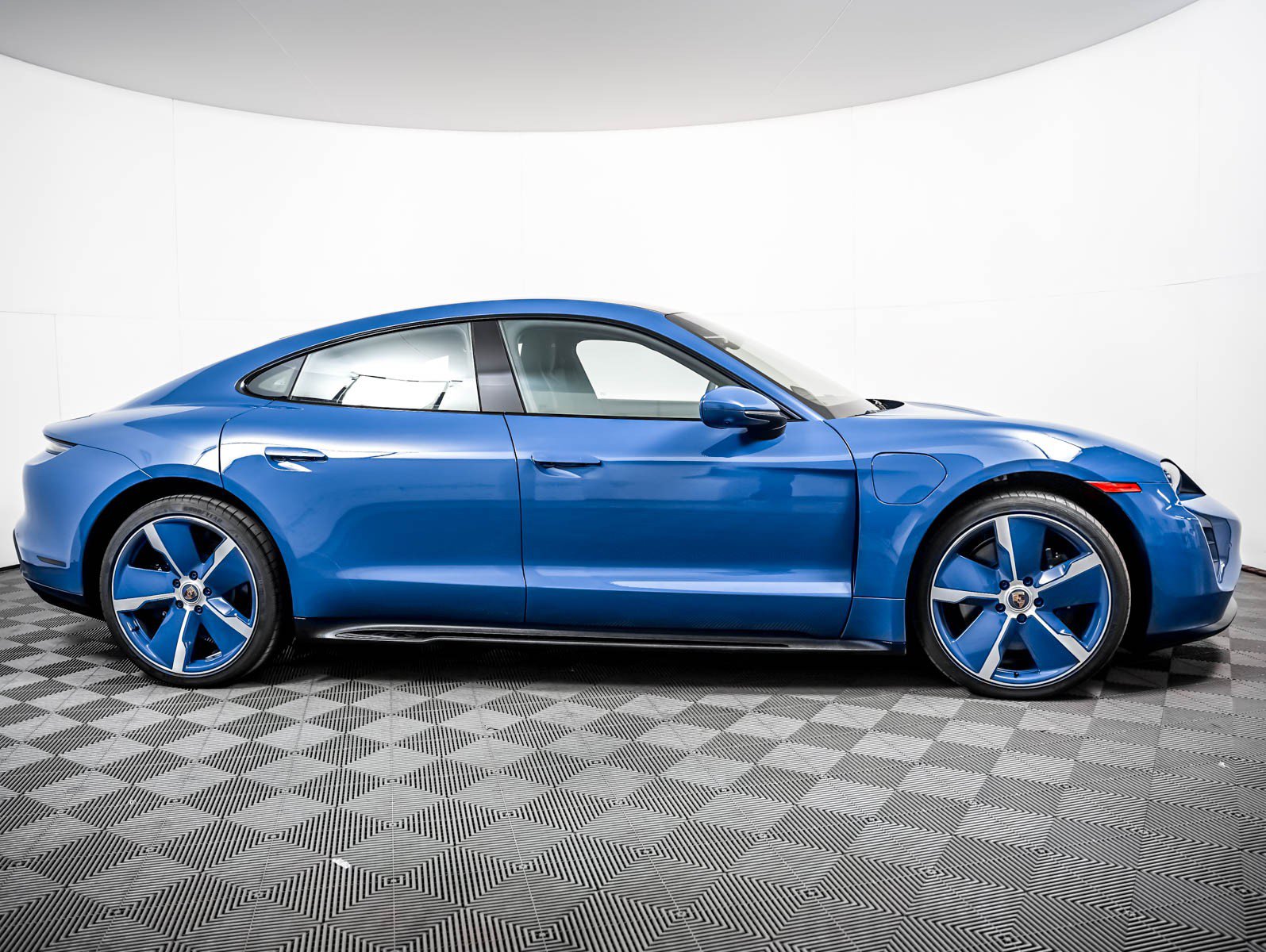 Certified 2023 Porsche Taycan GTS AWD/4WD image 9