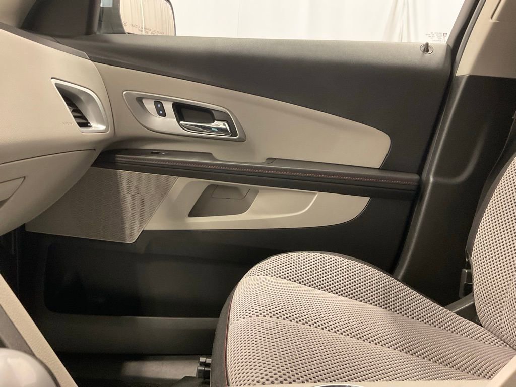 Used 2015 Chevrolet Equinox LT w/ Driver Convenience Package image 18