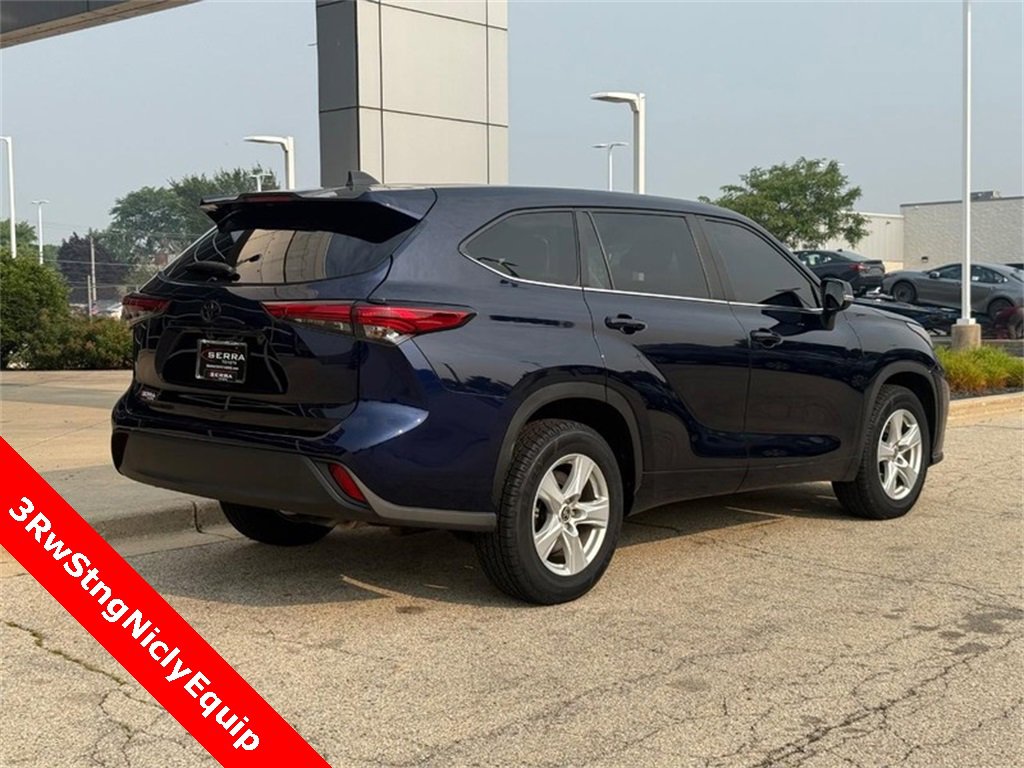 Used 2023 Toyota Highlander LE image 3