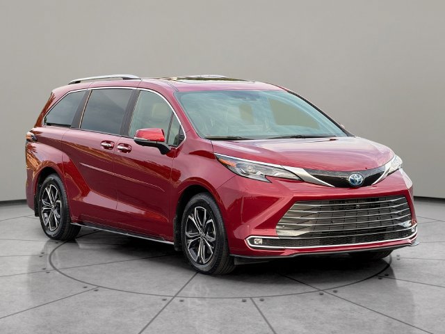 Certified 2025 Toyota Sienna Platinum AWD/4WD image 8