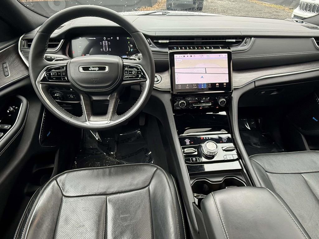 Used 2023 Jeep Grand Cherokee Overland image 16