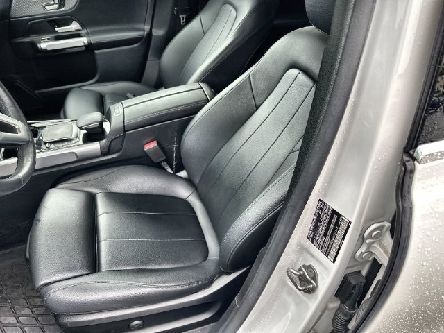 Used 2022 Mercedes-Benz GLB 250 4MATIC image 14