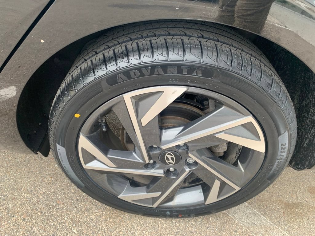 Certified 2024 Hyundai Elantra Limited FWD image 35
