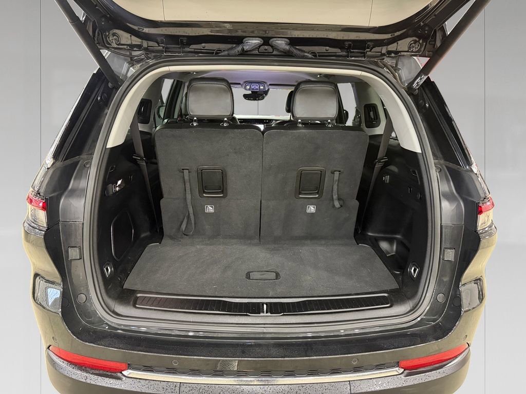 Used 2023 Jeep Grand Cherokee L Limited image 19