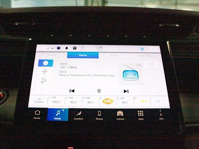 Used 2024 Jeep Grand Cherokee Limited w/ Black Appearance Package image 13