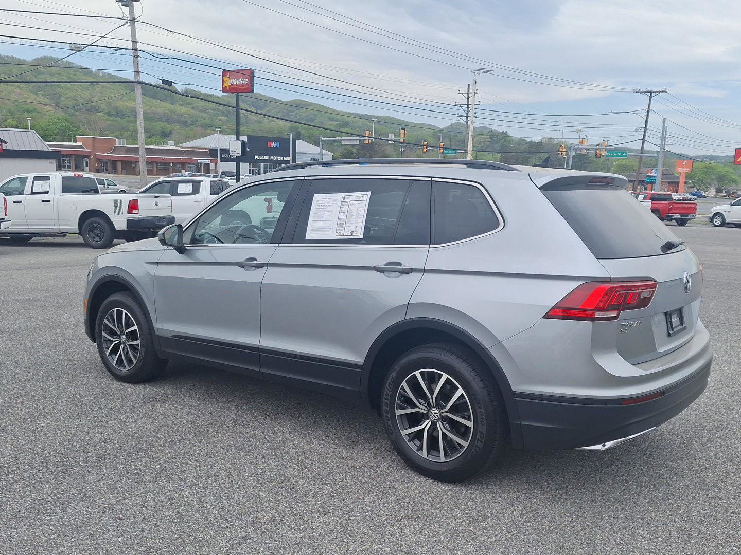 Used 2019 Volkswagen Tiguan SE w/ Panoramic Sunroof Package AWD/4WD image 5