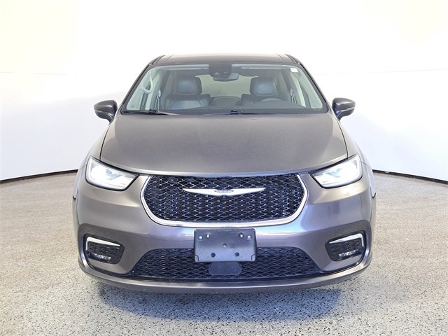 Used 2023 Chrysler Pacifica Touring-L image 3