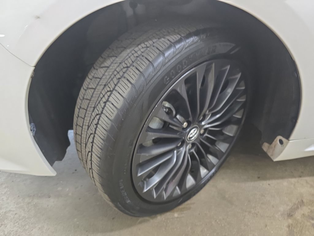 Used 2018 Toyota Avalon Touring w/ Carpet Mat Package FWD image 33