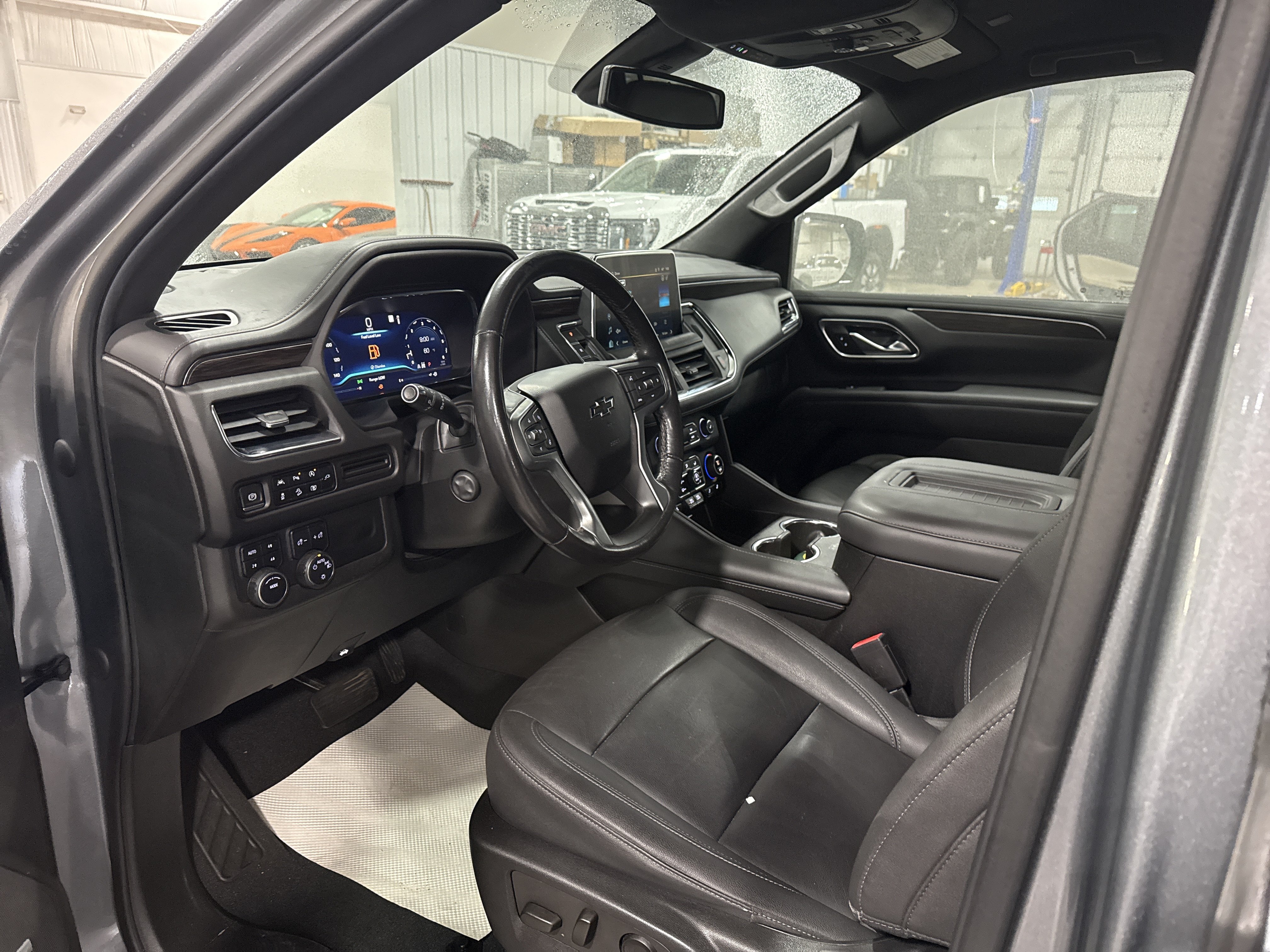 Used 2022 Chevrolet Suburban Z71 w/ Luxury Package AWD/4WD image 8