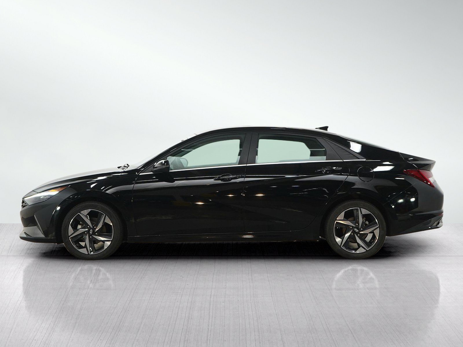 Used 2023 Hyundai Elantra Limited FWD image 3