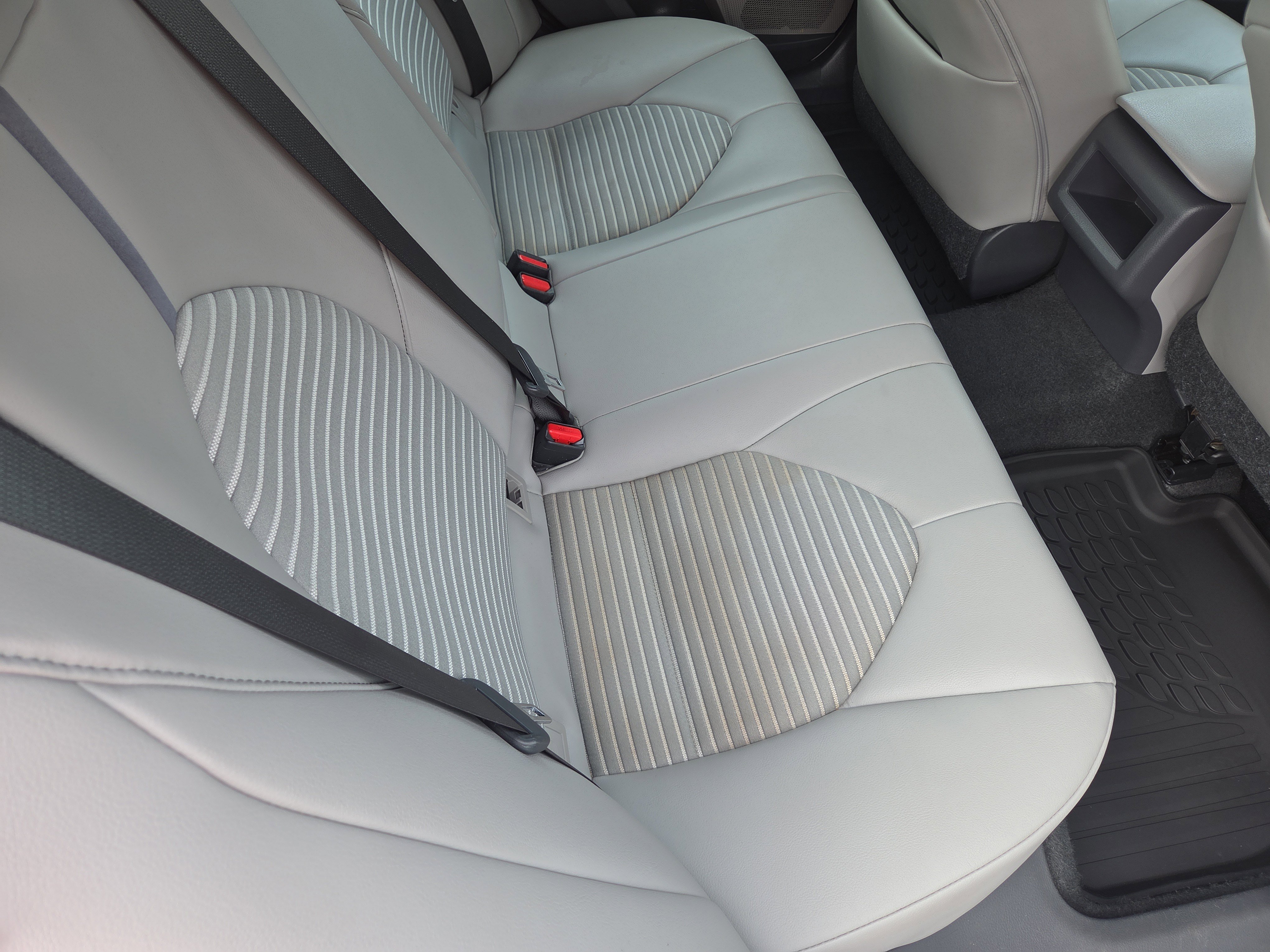 Certified 2021 Toyota Camry SE image 20