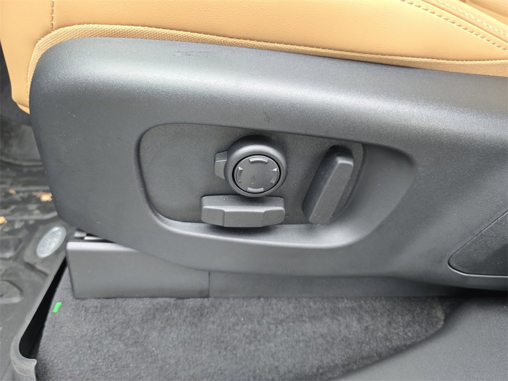 New 2025 Land Rover Discovery Dynamic SE image 31