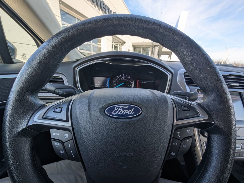 Used 2019 Ford Fusion SE image 16